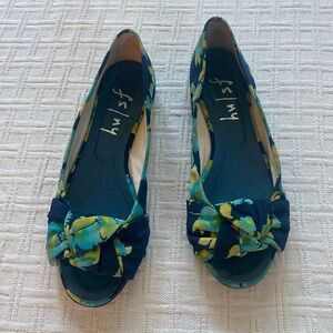 Anthropologie vintage blue floral retro peep toe shoes size 6.5